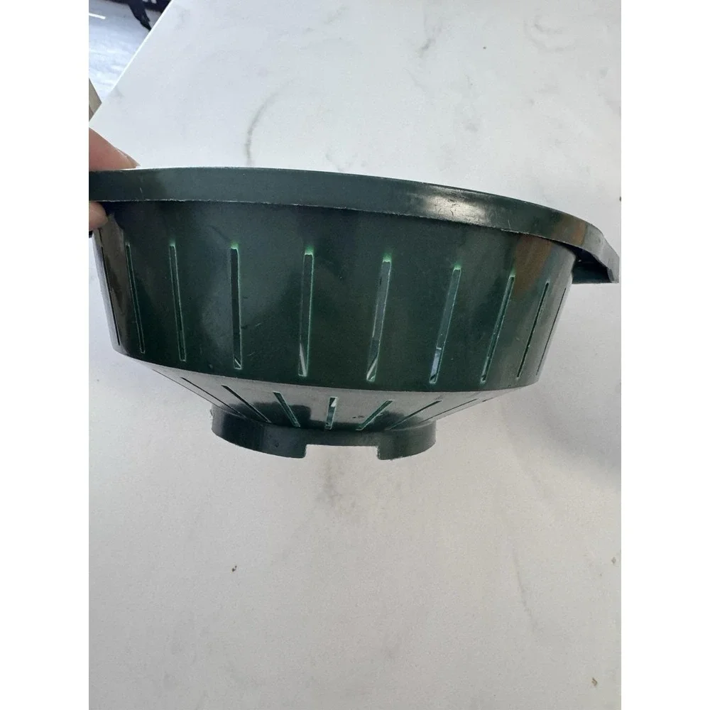 Vintage Colander Green Hard Plastic Durable Timeless Throw Back Great Condition